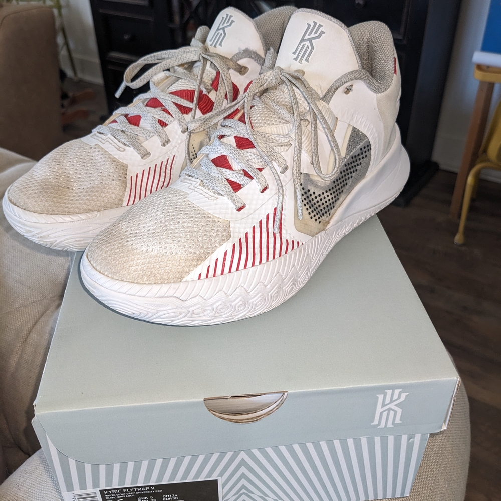 Nike Kyrie Flytrap Basketball Shoes